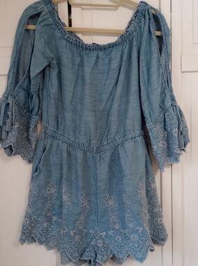 American Eagle Outfitters Embroidered romper Size Medium